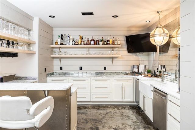 525 Glengate Cove, Atlanta, GA 30328