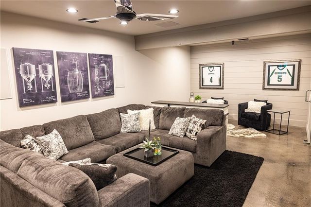 525 Glengate Cove, Atlanta, GA 30328