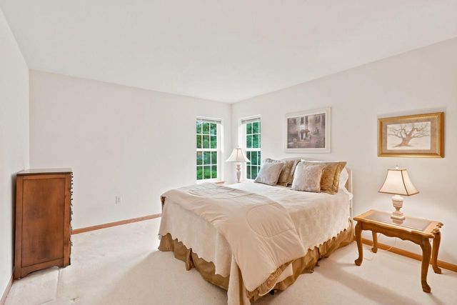 268 Lakeridge DRIVE, Oconomowoc, WI 53066