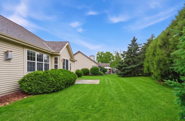 268 Lakeridge DRIVE, Oconomowoc, WI 53066