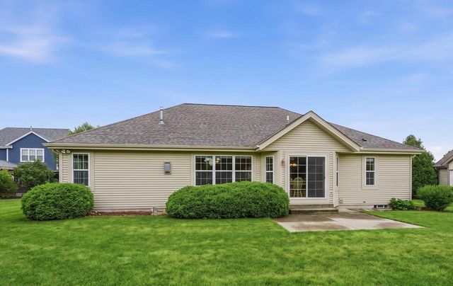 268 Lakeridge DRIVE, Oconomowoc, WI 53066