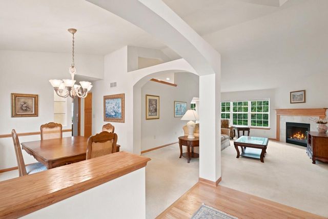 268 Lakeridge DRIVE, Oconomowoc, WI 53066