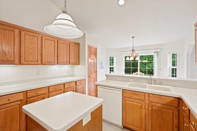 268 Lakeridge DRIVE, Oconomowoc, WI 53066