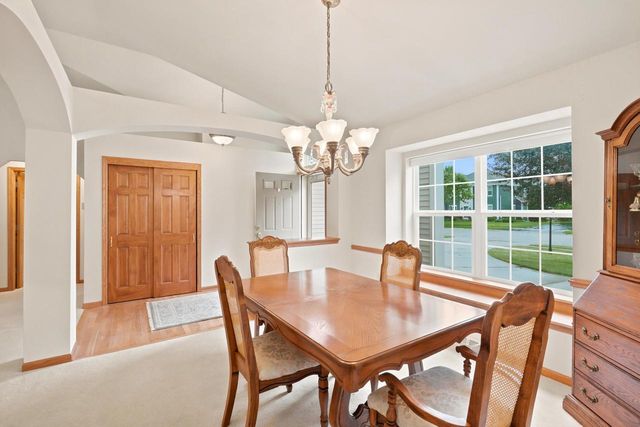 268 Lakeridge DRIVE, Oconomowoc, WI 53066