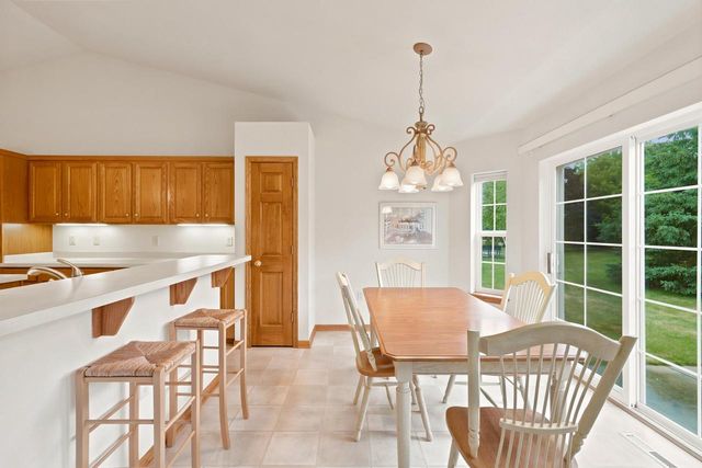 268 Lakeridge DRIVE, Oconomowoc, WI 53066