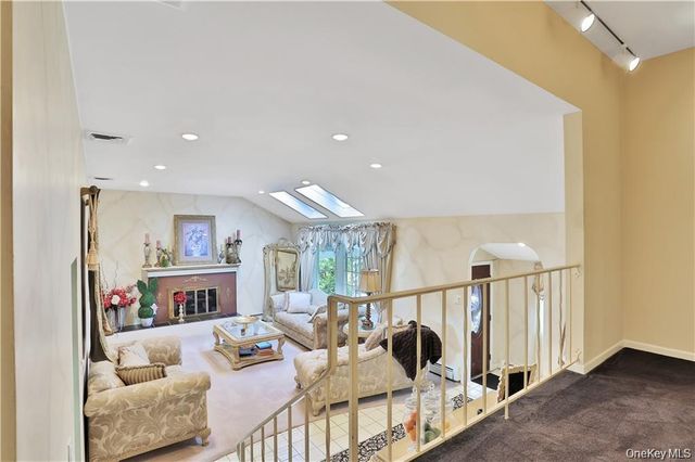 2 Split Tree Drive, New Windsor, NY 12553