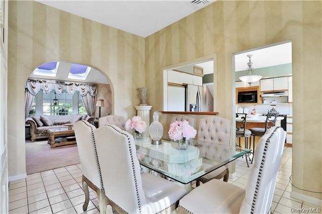 2 Split Tree Drive, New Windsor, NY 12553