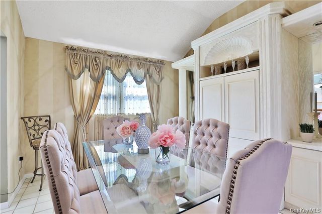 2 Split Tree Drive, New Windsor, NY 12553