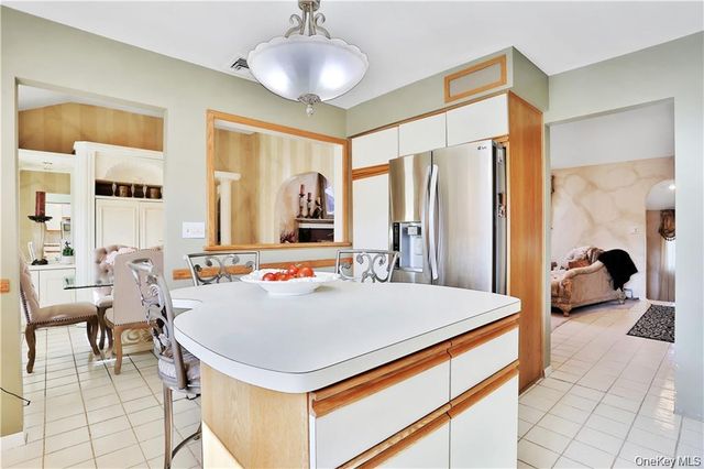 2 Split Tree Drive, New Windsor, NY 12553