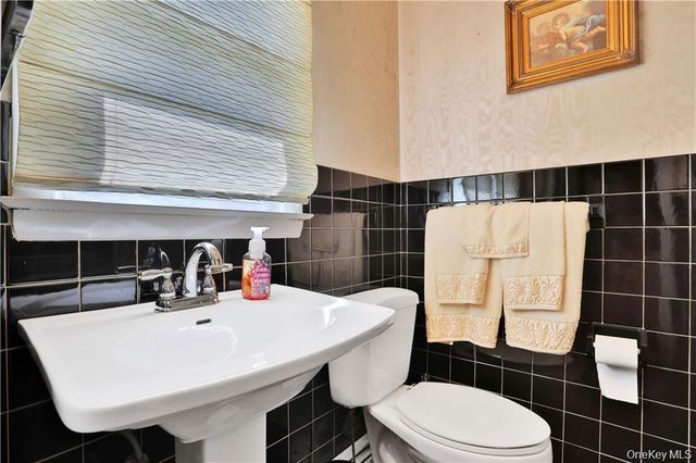 2 Split Tree Drive, New Windsor, NY 12553