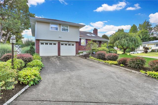 2 Split Tree Drive, New Windsor, NY 12553