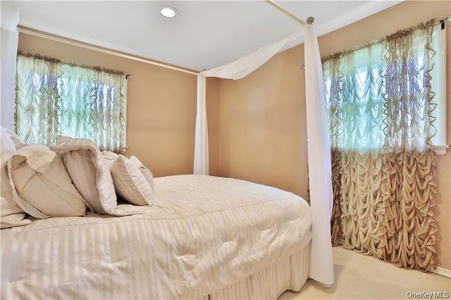 2 Split Tree Drive, New Windsor, NY 12553