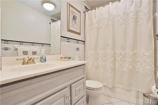 2 Split Tree Drive, New Windsor, NY 12553