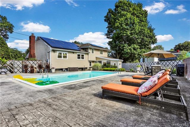 2 Split Tree Drive, New Windsor, NY 12553