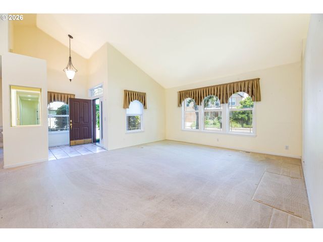 1243 DELROSE Dr, Springfield, OR 97477