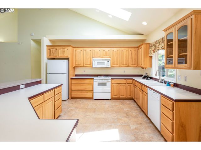1243 DELROSE Dr, Springfield, OR 97477