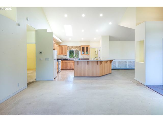 1243 DELROSE Dr, Springfield, OR 97477