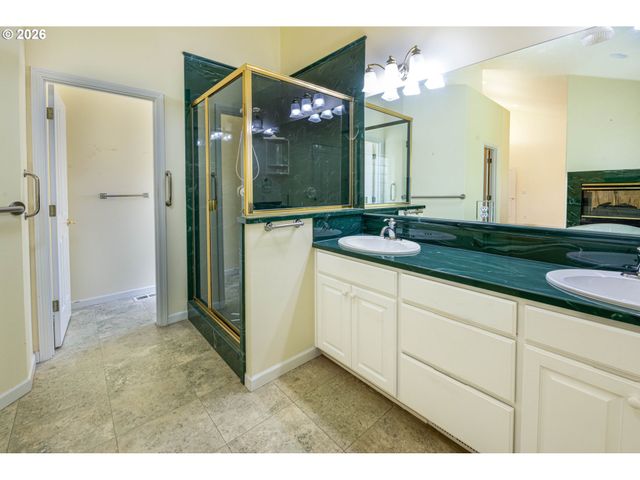 1243 DELROSE Dr, Springfield, OR 97477