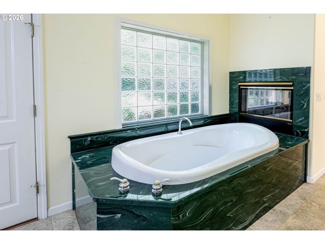 1243 DELROSE Dr, Springfield, OR 97477