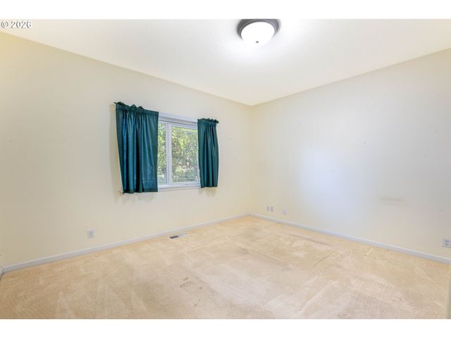 1243 DELROSE Dr, Springfield, OR 97477