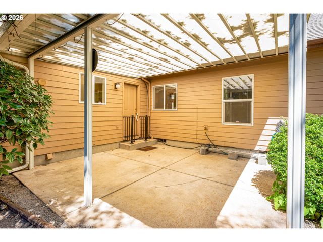 1243 DELROSE Dr, Springfield, OR 97477