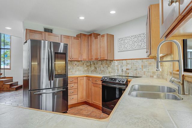 9752 SE Highborne Way, Hobe Sound, FL 33455