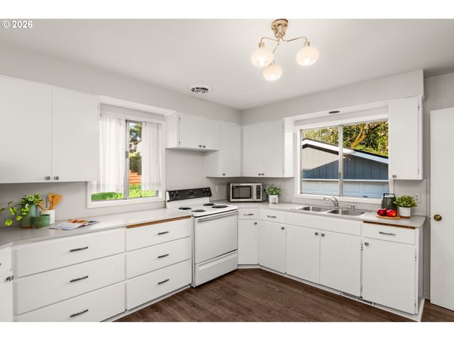 4734 N KERBY Ave, Portland, OR 97217