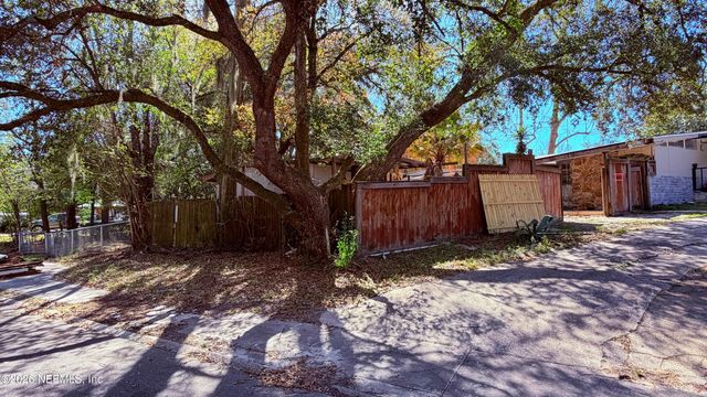 2103 LIMOGES Drive E, Jacksonville, FL 32210