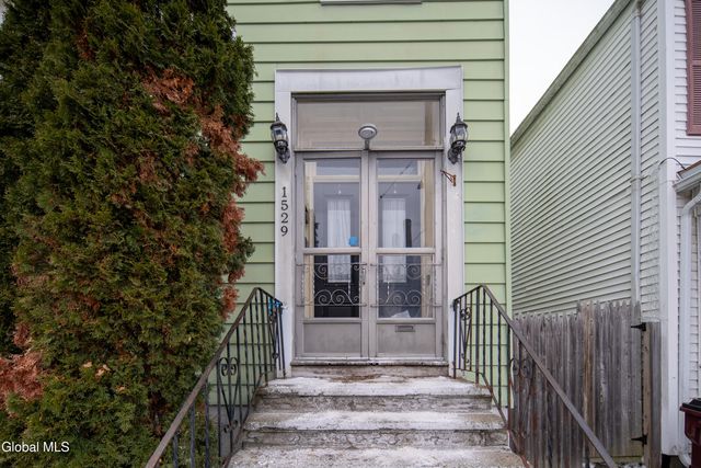 1529 7th Avenue, Watervliet, NY 12189