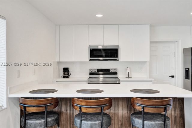 6104 SW 33rd St, Miramar, FL 33023