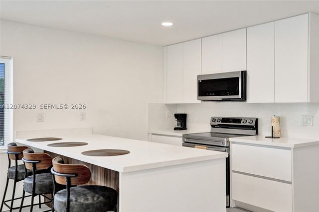 6104 SW 33rd St, Miramar, FL 33023
