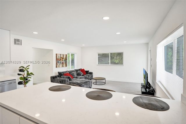 6104 SW 33rd St, Miramar, FL 33023