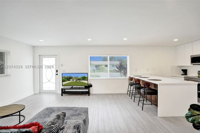 6104 SW 33rd St, Miramar, FL 33023