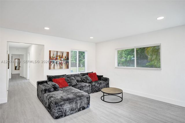 6104 SW 33rd St, Miramar, FL 33023