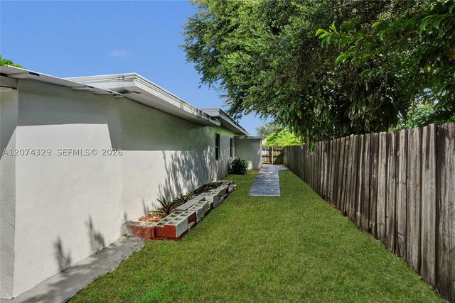 6104 SW 33rd St, Miramar, FL 33023