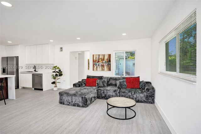 6104 SW 33rd St, Miramar, FL 33023