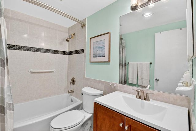 5203 NE 24th Terrace B-105, Fort Lauderdale, FL 33308