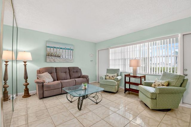 5203 NE 24th Terrace B-105, Fort Lauderdale, FL 33308