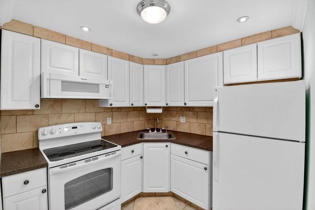 5203 NE 24th Terrace B-105, Fort Lauderdale, FL 33308
