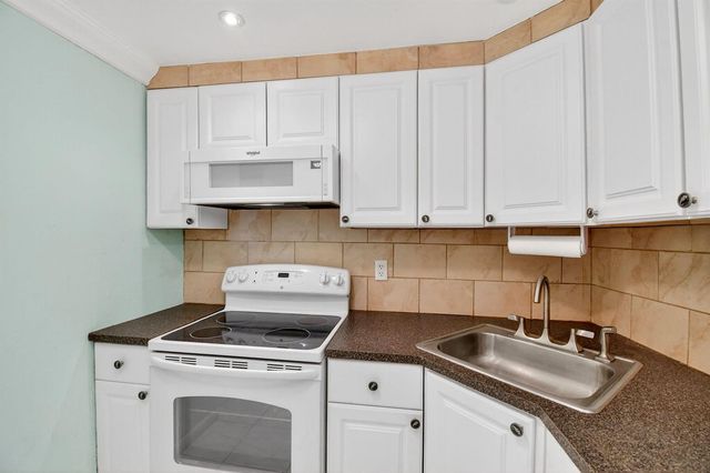 5203 NE 24th Terrace B-105, Fort Lauderdale, FL 33308