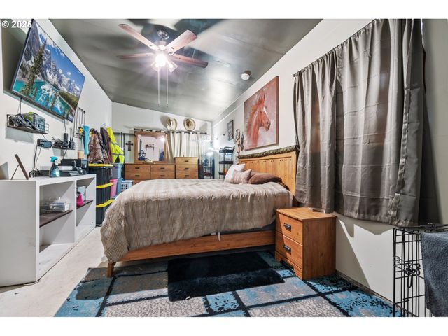 1015 E CASCADE Dr, North Bonneville, WA 98639