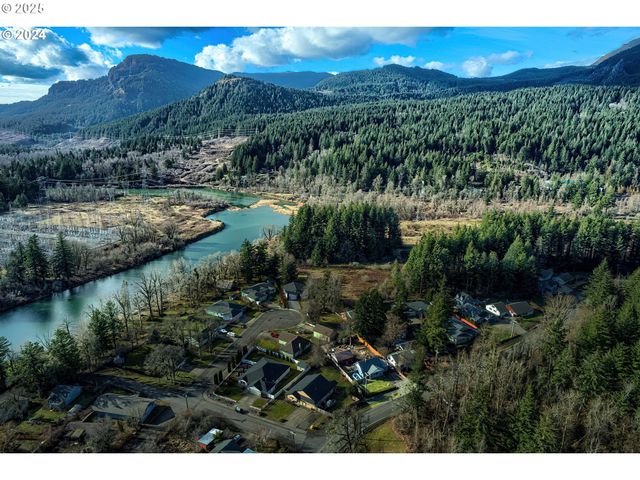 1015 E CASCADE Dr, North Bonneville, WA 98639