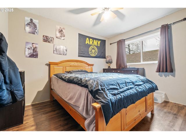 1015 E CASCADE Dr, North Bonneville, WA 98639