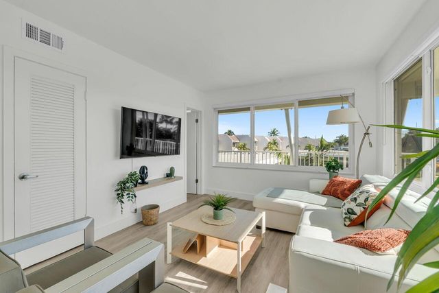 1221 Hillsboro Mile 39c, Hillsboro Beach, FL 33062