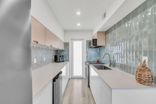 1221 Hillsboro Mile 39c, Hillsboro Beach, FL 33062