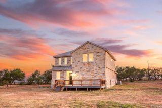 288 County Road 105, Floresville, TX 78114