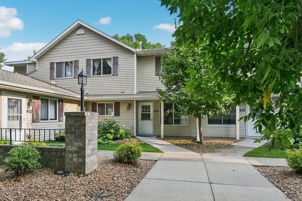 7662 13th Street N, Oakdale, MN 55128