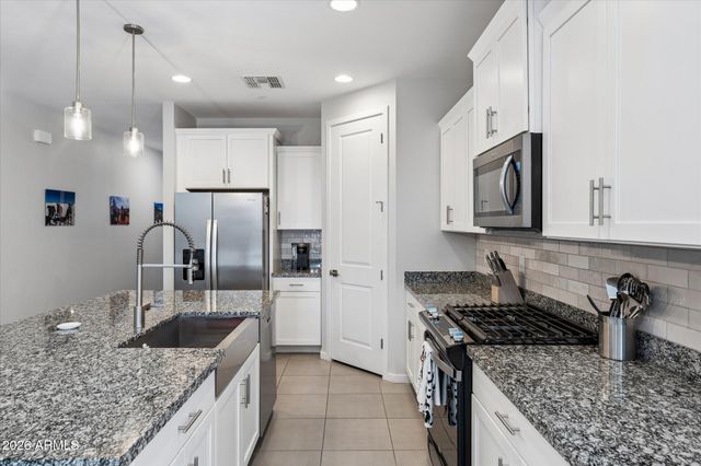 6740 W PEDRO Lane, Laveen, AZ 85339