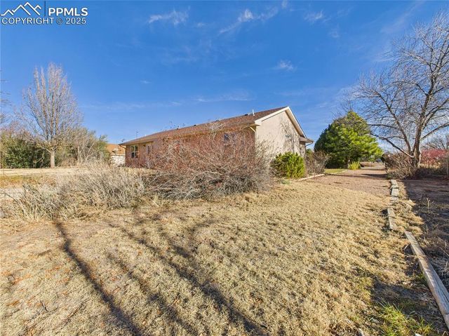 331 S Nicklaus Drive, Pueblo West, CO 81007