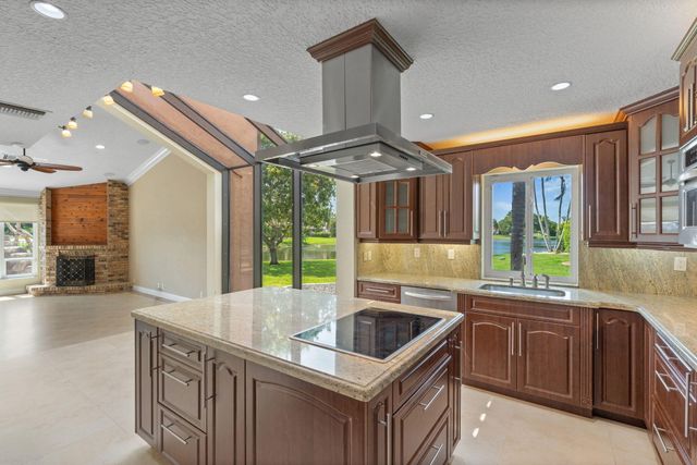 11220 NW 2nd Manor, Coral Springs, FL 33071